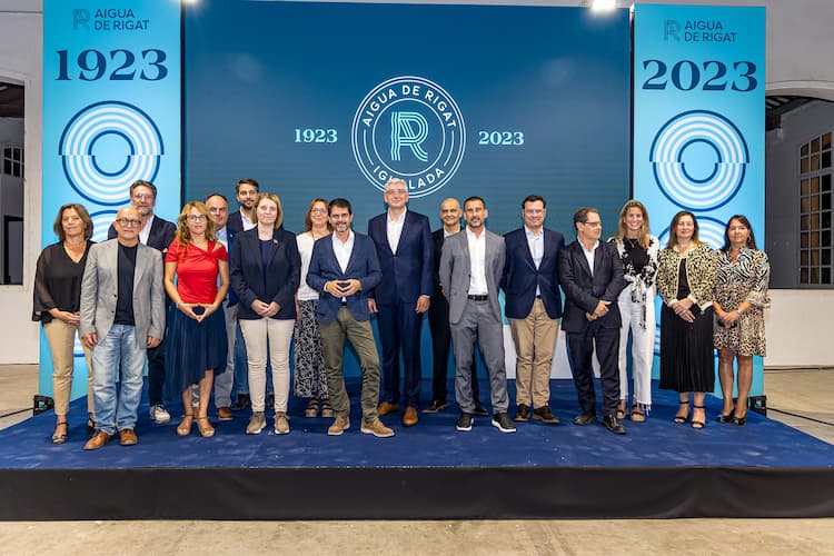 Ir a la noticia Aigua de Rigat celebra el seu 100 aniversari amb un acte commemoratiu que ha reunit als principals agents econòmics i socials de la comarca