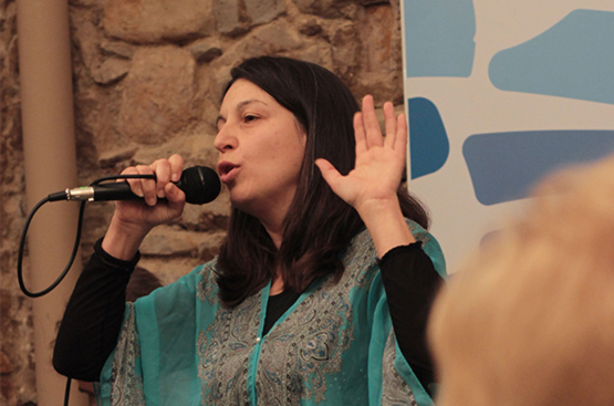 Ir a la noticia Aigua de Rigat dona 920€ a La Marató de TV3 amb l'import obtingut en el recital solidari de poesia.